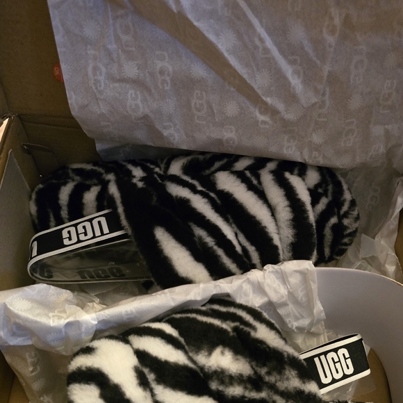 UGG Fluff Yeah Women's size 9! Zebra print! - Picture 13 of 13